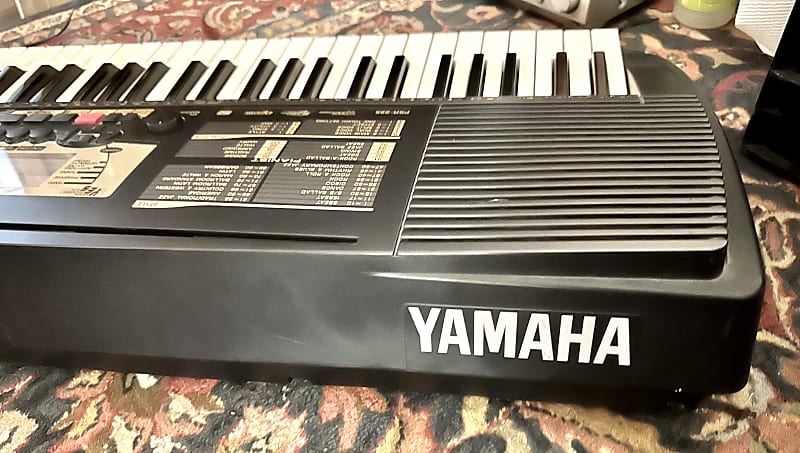 YAMAHA　PSR-225　61鍵キーボード　シンセサイザー Yamaha Portatone PSR-225 61 Key Electronic Keyboard