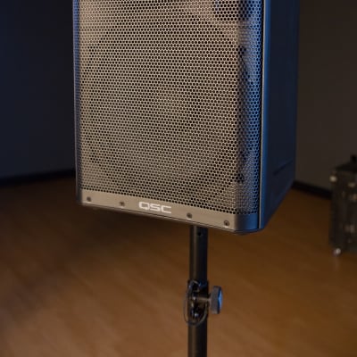 QSC CP12 Powered Speaker image 8