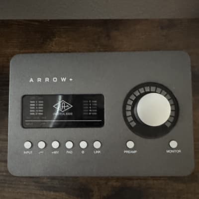 Universal Audio Arrow 2x4 Thunderbolt 3 Interface with Solo