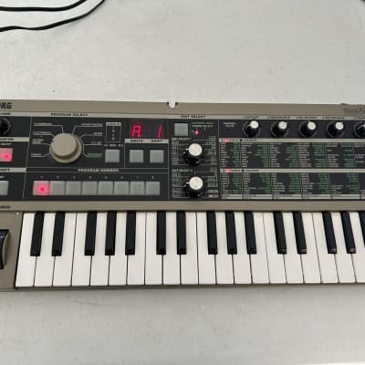 Korg MicroKORG 37-Key Synthesizer/Vocoder 2002 - 2019 - Silver