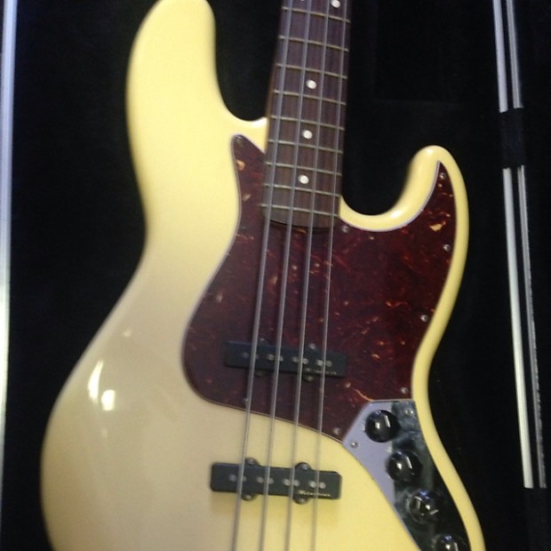 Fender deluxe jazz bass mim deals