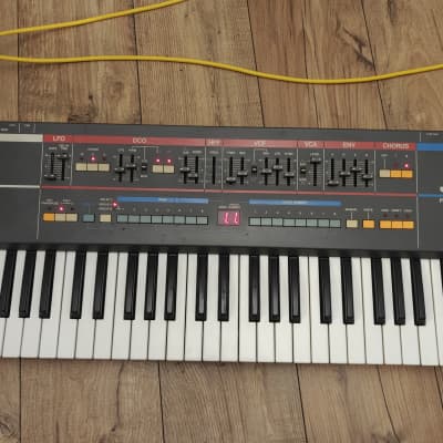 Roland Juno-106 61-Key Programmable Polyphonic Synthesizer 1984 - 1985 - Black