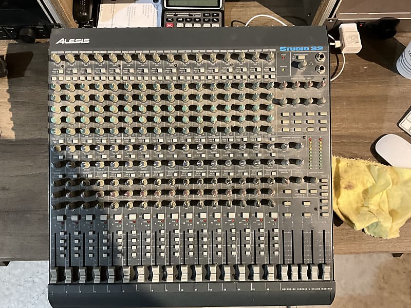 Alesis Studio 32 80’s Grey Reverb