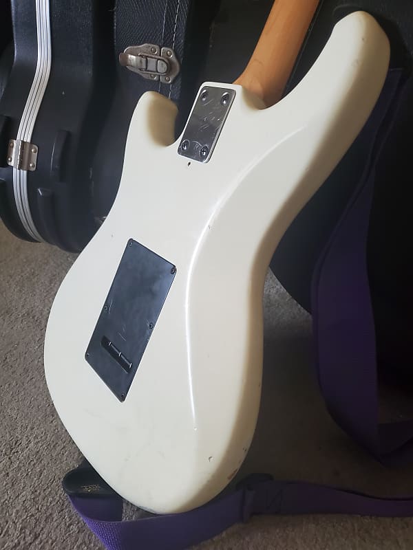 1987 Ibanez Roadstar RG140 HHH? Yellowed white w/ EVH fade 1987 Ibanez Roadstar RG140 HHH? Yellowed white w/ EVH fade