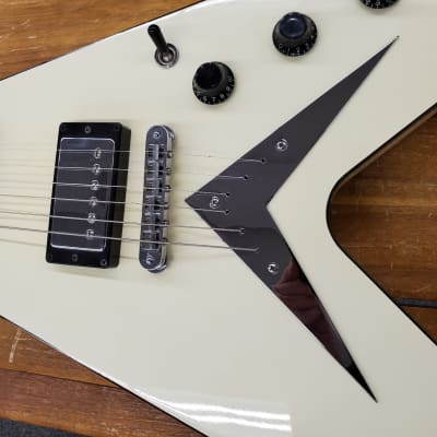 Hamer USA Vector  V shape in White with case and C.O.A. ebony fingerboard, near mint image 9