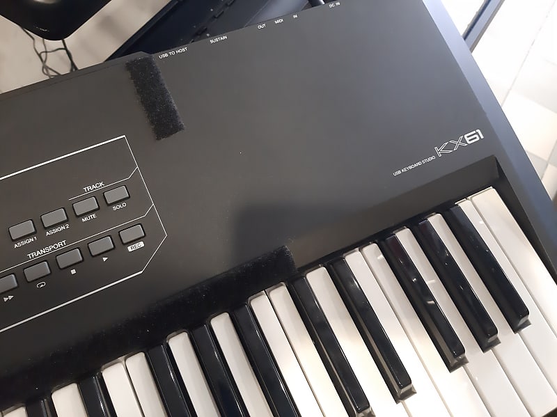 Yamaha KX61 keyboard studio midi controller