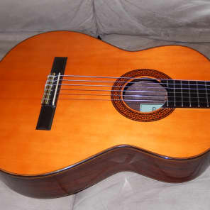 HAND MADE VINTAGE SHINANO GS250 CLASSICAL CONCERT GUITAR IN MINT(y) CONDITION image 2