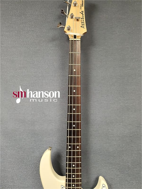Yamaha Attitude Deluxe bass - White - PreOwned - includes