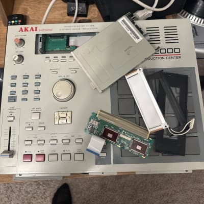 Akai MPC2000 MIDI Production Center 1997 - 2001 - Grey image 4