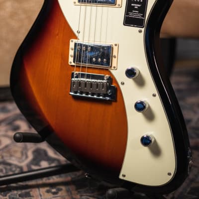 Fender Player Plus Meteora HH - 3-Color Sunburst w/Deluxe Gig Bag - Floor Demo image 8