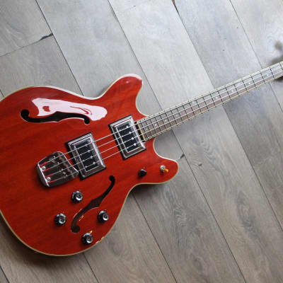 GUILD Starfire Bass II Cherry Red (Discontinued) with Guild Hardcase, 4, 19 KG for sale