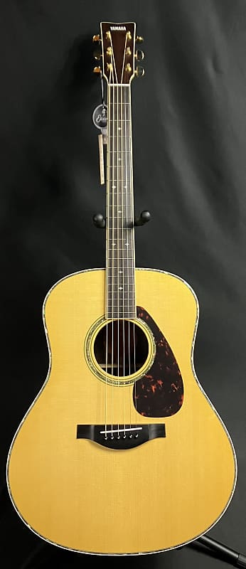 Yamaha LL16D Deluxe ARE Original Jumbo Acoustic-Electric Guitar