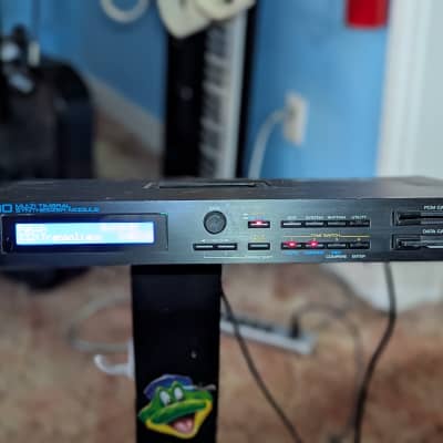 Roland JV-880 Synth Module w/ new blue LCD