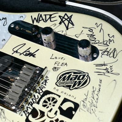 Immagine Fender USA Telecaster Red Hot Chili Peppers Signed RARE / Certificate of Authenticity - 4