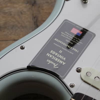 FENDER "American Vintage II 1965 Stratocaster, Round-Lam Rosewood Fingerboard, Sonic Blue" HARDCASE, 3, 69 KG image 13
