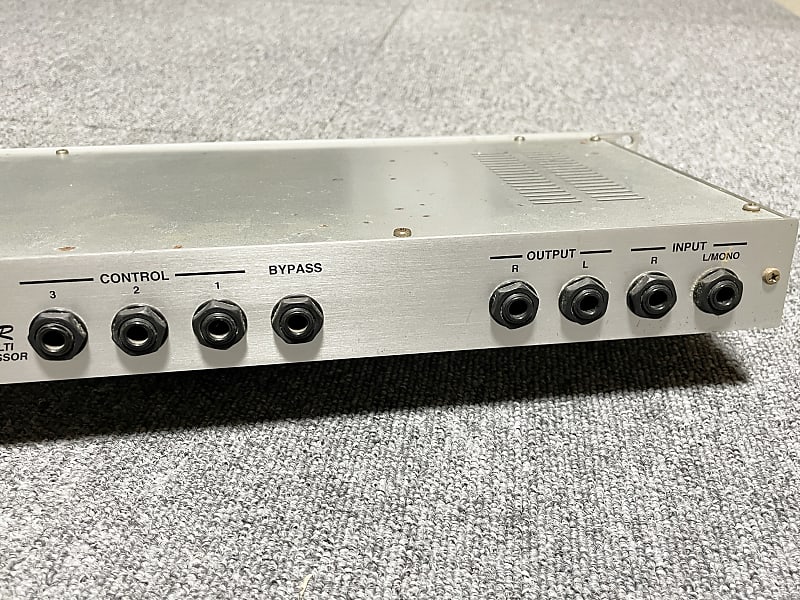 KORG AM8000R マルチエフェクトプロセッサー エフェクター KORG AM8000R デジタルエフェクトプロセッサー - メルカリ