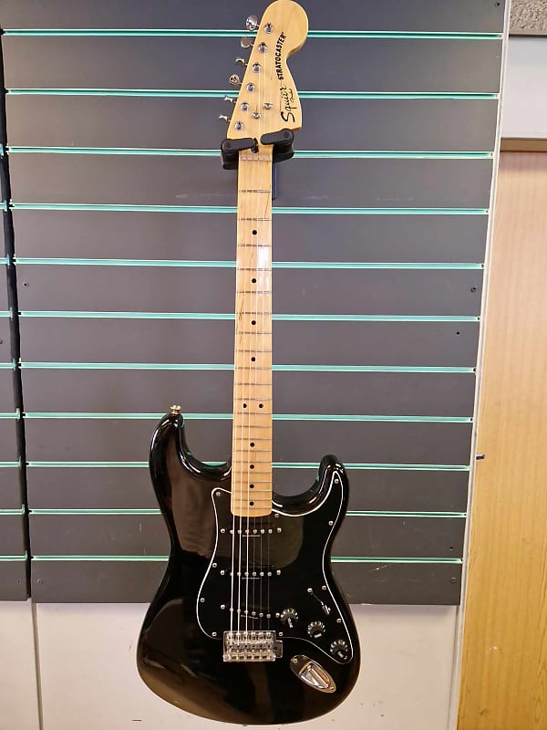 Gently Used Squier Mini Stratocaster 3/4 Size Electric Guitar Black *Mint  Condition*