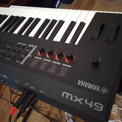 Yamaha MX49 II Black image 3