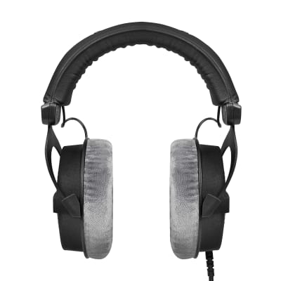 beyerdynamic DT 990 PRO 250 ohm Studio Headphones (Ninja Black, Limited  Edition) with 4-Channel Headphone Amplifier Bundle (2 Items)