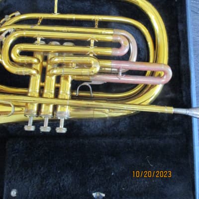King brand Marching  French horn with case and mouthpiece, made in USA image 3