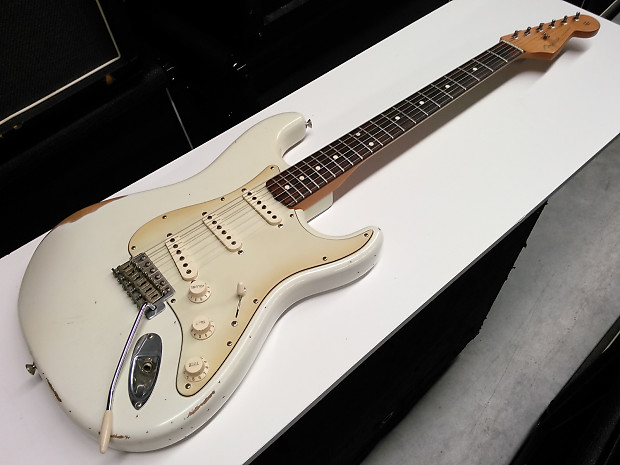 2009 FENDER Road Worn 60's STRATOCASTER Electric GUITAR w