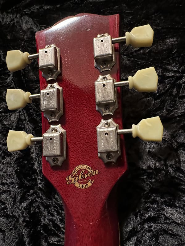 2009 Gibson Custom Shop 336 F in Cherry finish with hard