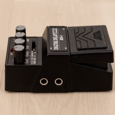 1980s Aria ADS-1 Digital Delay Sampler Vintage Effects Pedal