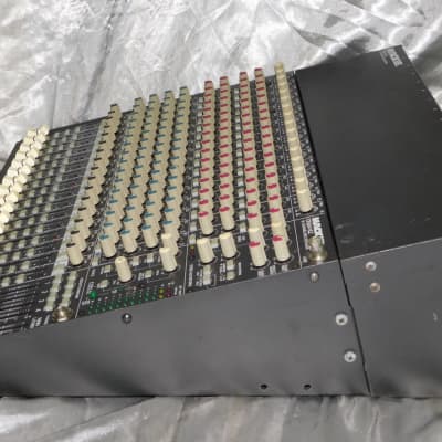 Mackie CR1604-VLZ 16-Channel Mic / Line Mixer