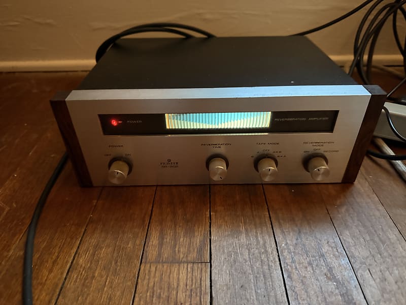 Pioneer SR-202 Reverb Amplifier 1970 - 1972 - Silver with Wood Sides  			