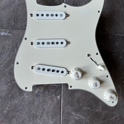 Squier Classic Vibe 60s Loaded Pickguard 2023 - Aged White image 1