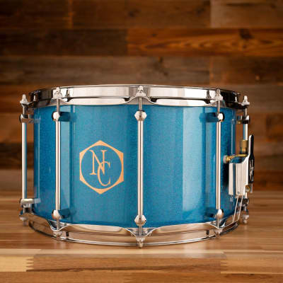 NOBLE & COOLEY 14 X 8 COPPER CLASSIC SNARE DRUM, CAIRO BLUE SPARKLE WITH COPPER REVEAL, CHROME HARDWARE image 2