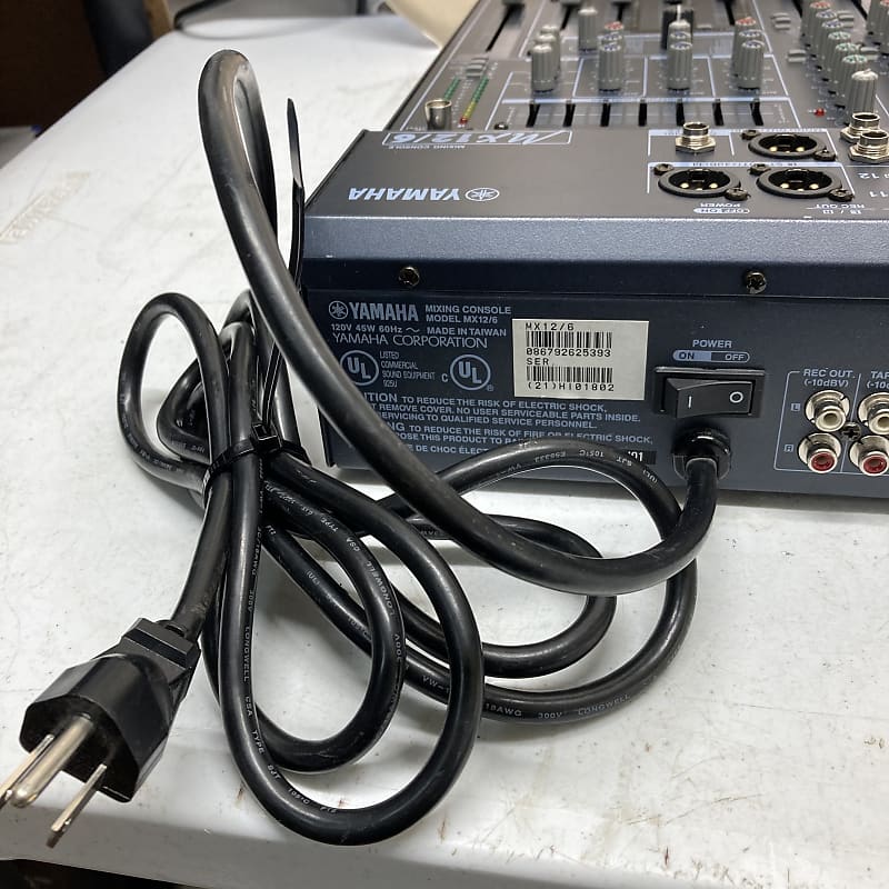 Yamaha MX12/6 12-Input 6-Bus Mixing Console with Effects