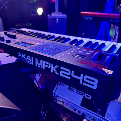 Akai MPK249 show floor demo