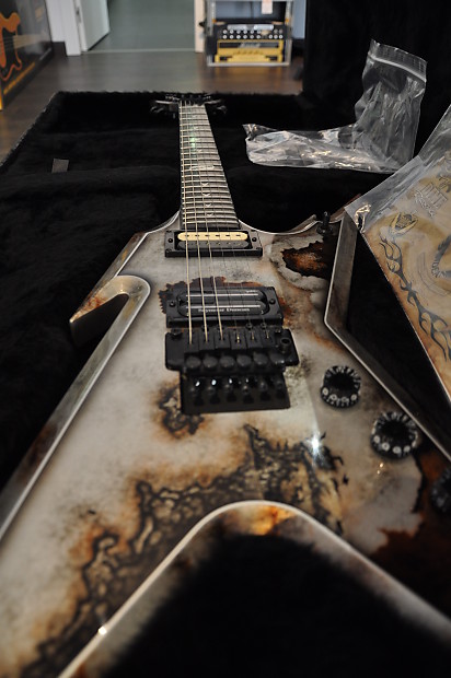 Dean Guitars Relaunches Dimebag Darrell Razorback Rust – Music