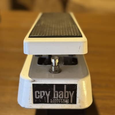 ギター Cry Baby GCB95 Limited Edition White Dunlop GCB95W Limited Edition Cry Baby Wah | Reverb