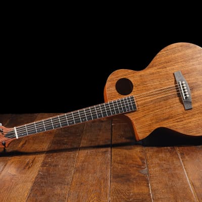 Lindo Left Handed Neptune SE V2 Electro Acoustic Guitar Mahogany and Walnut + Padded Gigbag image 6