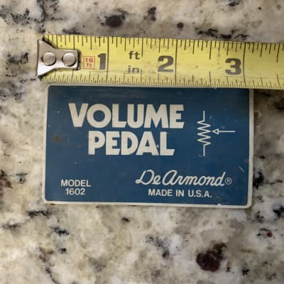 DeArmond Volume Pedal Badge Logo image 2