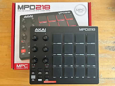 Akai MPD218 2015 - Present - Black image 1