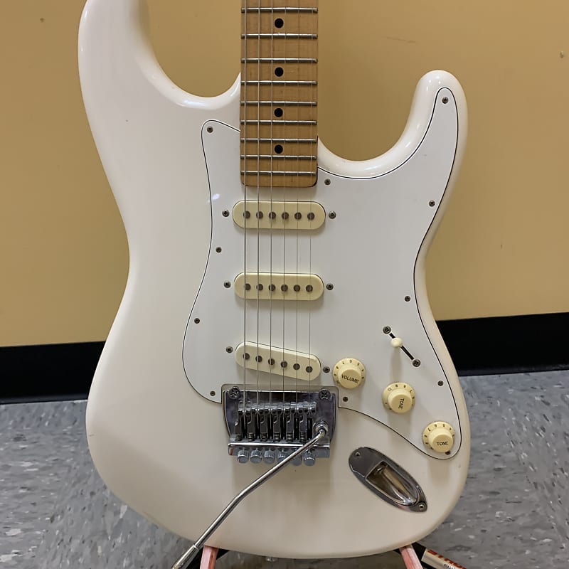 Used Applause Stratocaster White image 1
