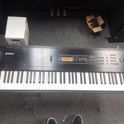 Yamaha S08  Music Synthesizer