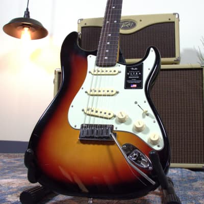 Fender – American Ultra Stratocaster – Ultraburst – w/Flight Case image 3