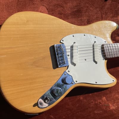 1973 Fender Musicmaster in Natural- Professional set up- Fender hard shell case image 8