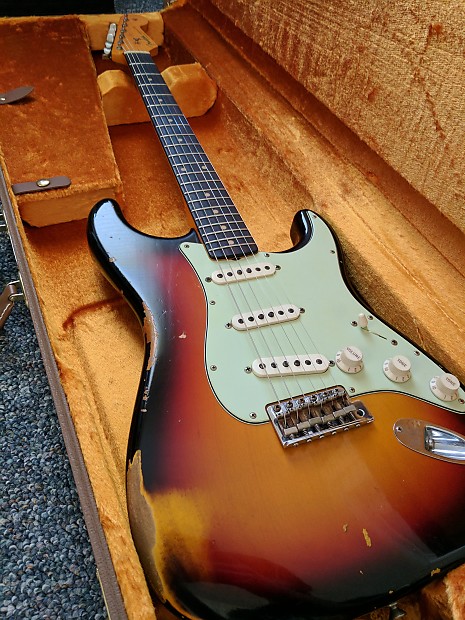 Fender Custom Shop Stratocaster Heavy Relic  3 Tone Sunburst