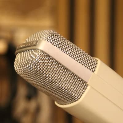 Sennheiser MD 421-2 Cardioid Dynamic Microphone