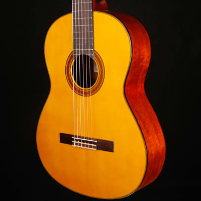 Yamaha CG162S Classical Guitar, Spruce Top image 4