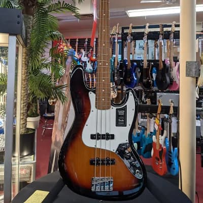 Fender Player Jazz Bass®, Pau Ferro Fingerboard, 3-Color Sunburst image 2