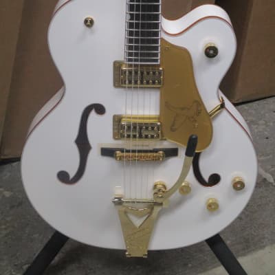Gretsch G6136T-WHT Players Edition Falcon with String-Thru Bigsby 2016 - 2020 - White image 2