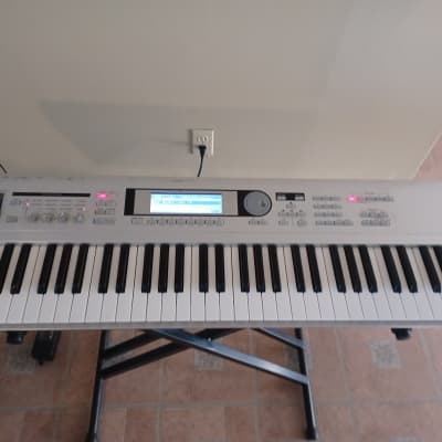 Korg Triton LE 76-Key 62-Voice Polyphonic Workstation 2000 - 2002 - Silver