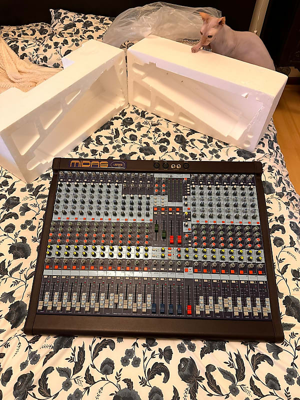 Midas Venice 240 24-Channel / 38-Input Mixing Console