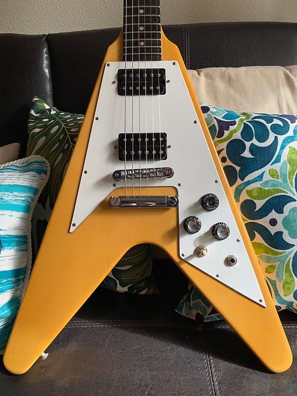 1995年製 Gibson '67 flying V reissue ギブソン 1995 Gibson Flying V '67 Reissue Classic White | Guitar Chimp